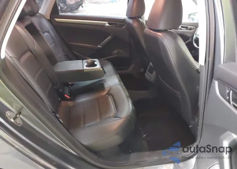 2017 Volkswagen Passat 1.8T R-Line из США, поврежденный, VIN 1VWDT7A35HC063306